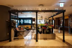 대리석과 플라워가 만나는 고급스러운 플라워카페